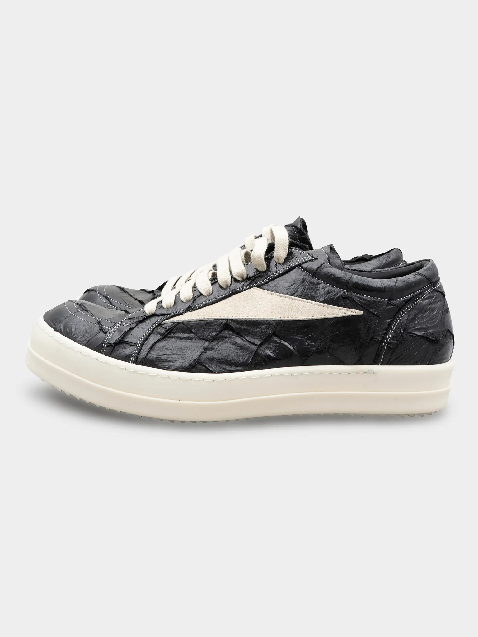 1/24 Pirarucu Fish Vintage Sneakers - Image 2