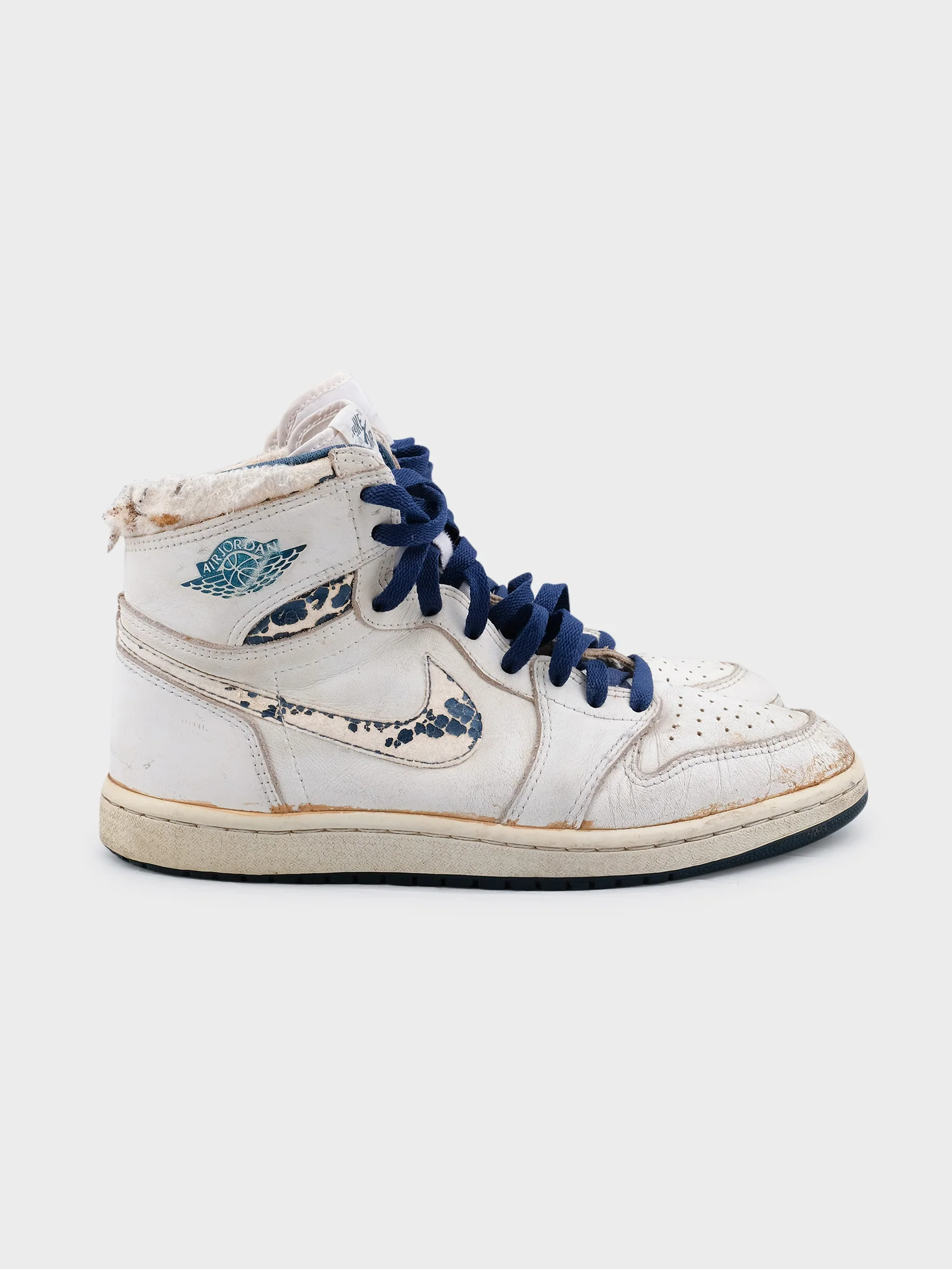 1985 Metallic Blue Jordan 1 - Image 4