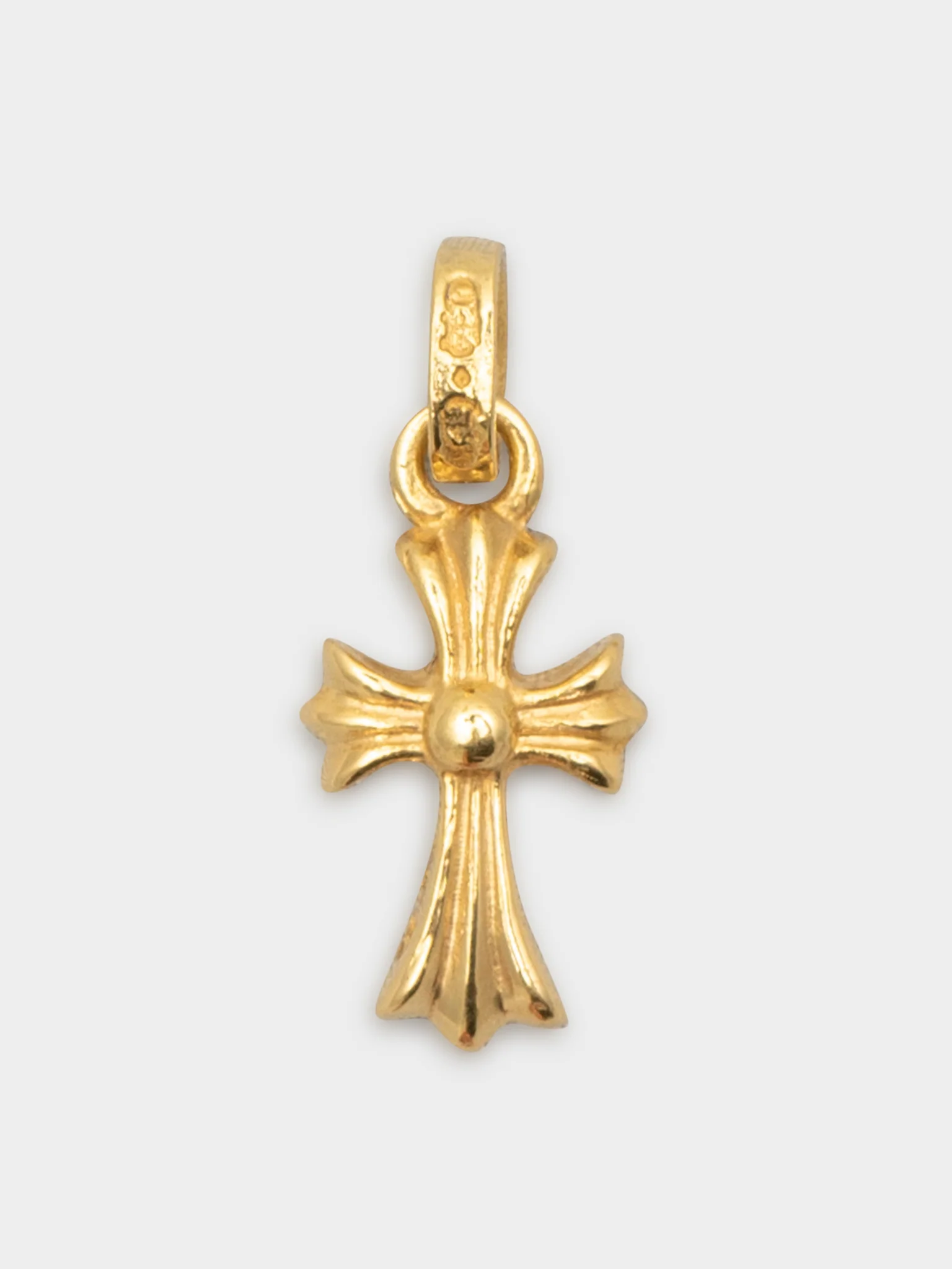 22k Pavé Emerald Baby Fat Pendant - Image 2