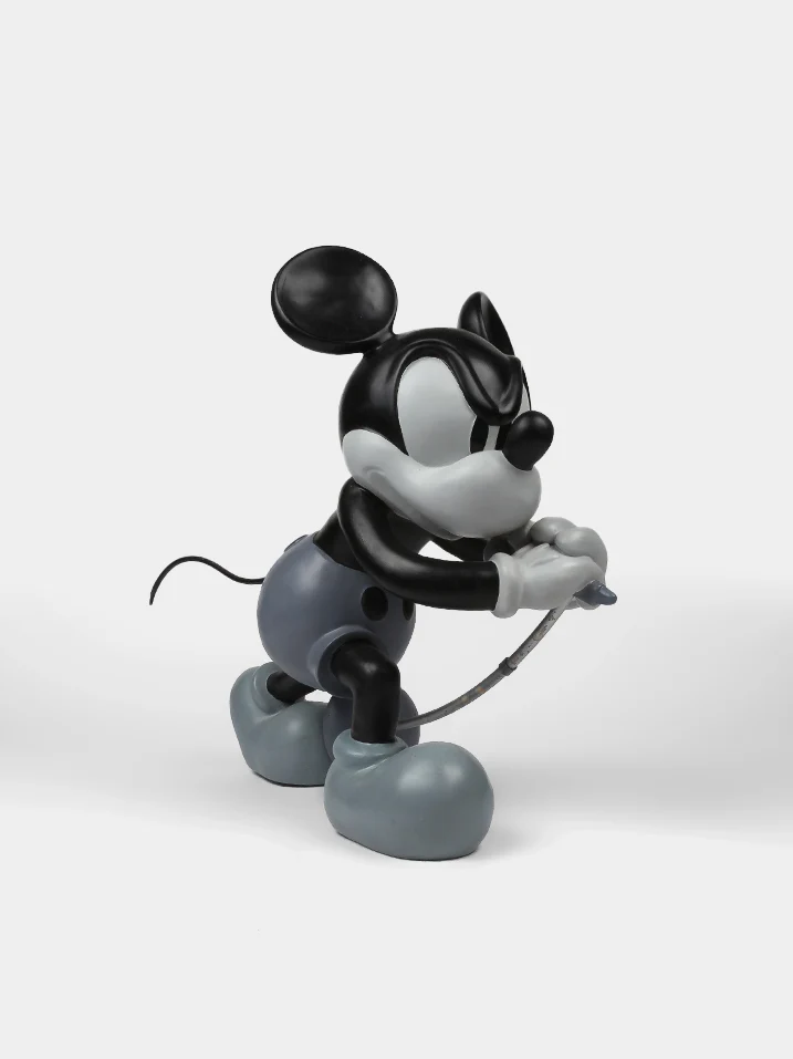 Big Mickey Statue - Image 5