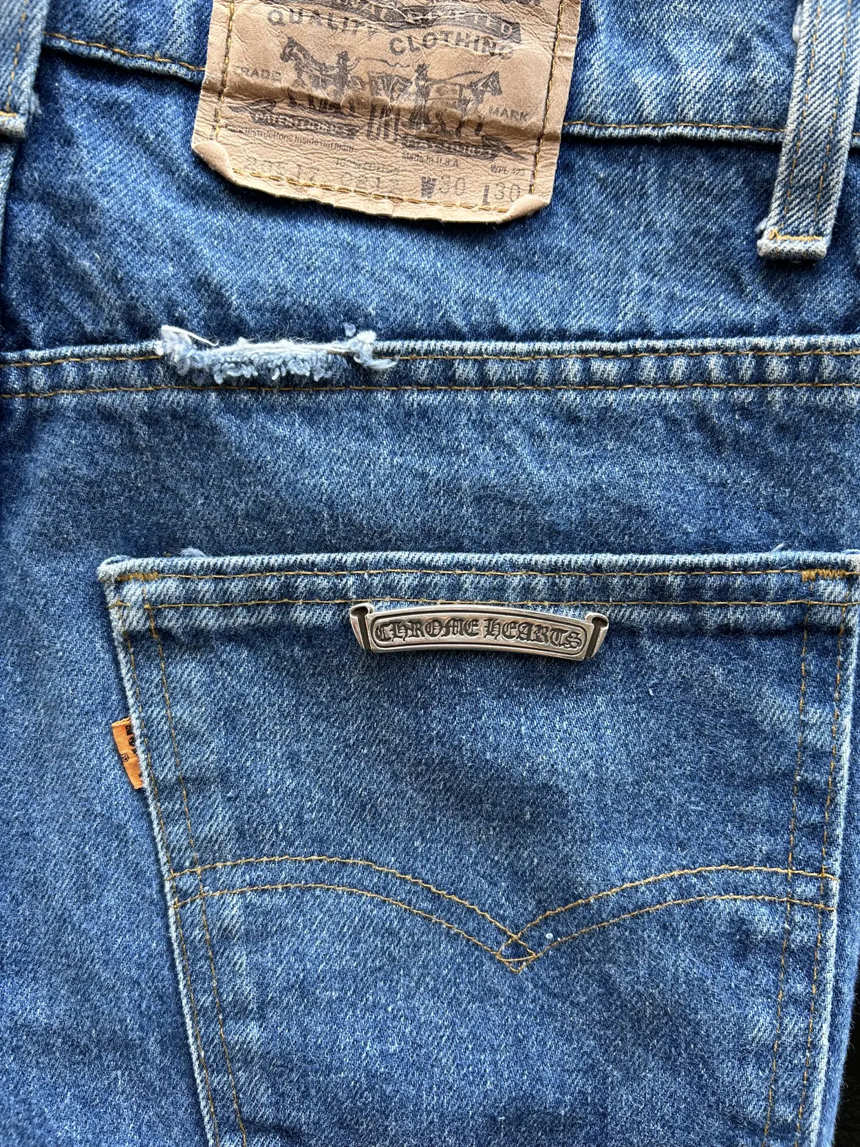 Classic Levi’s Patched Jeans - Image 6