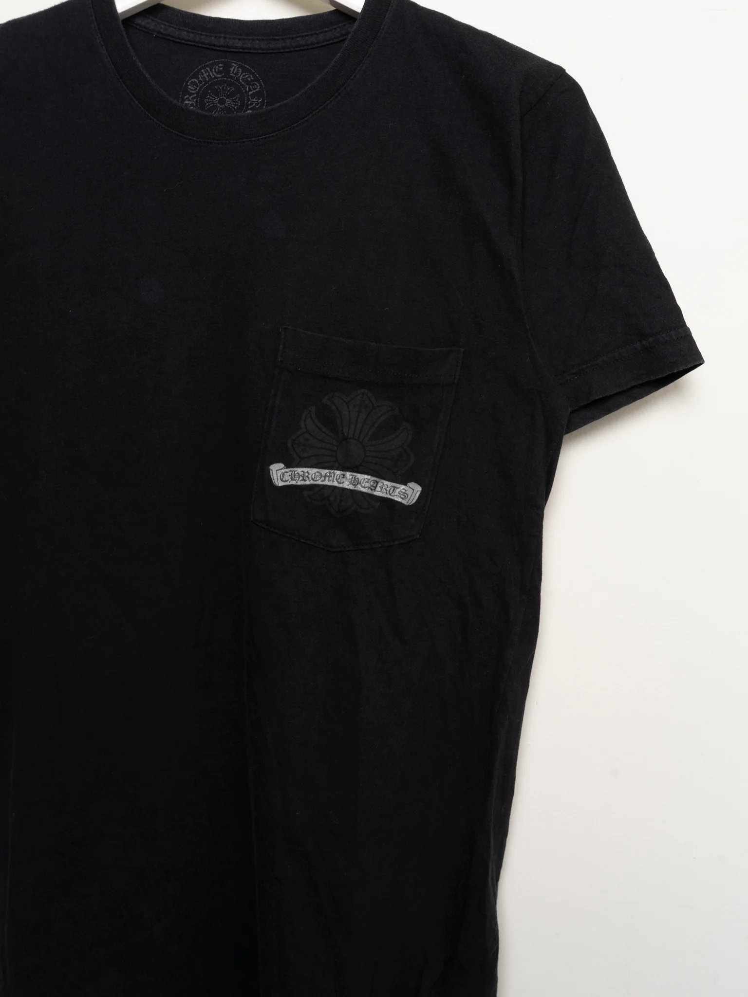 Cracked Horseshoe T-shirt - Image 3