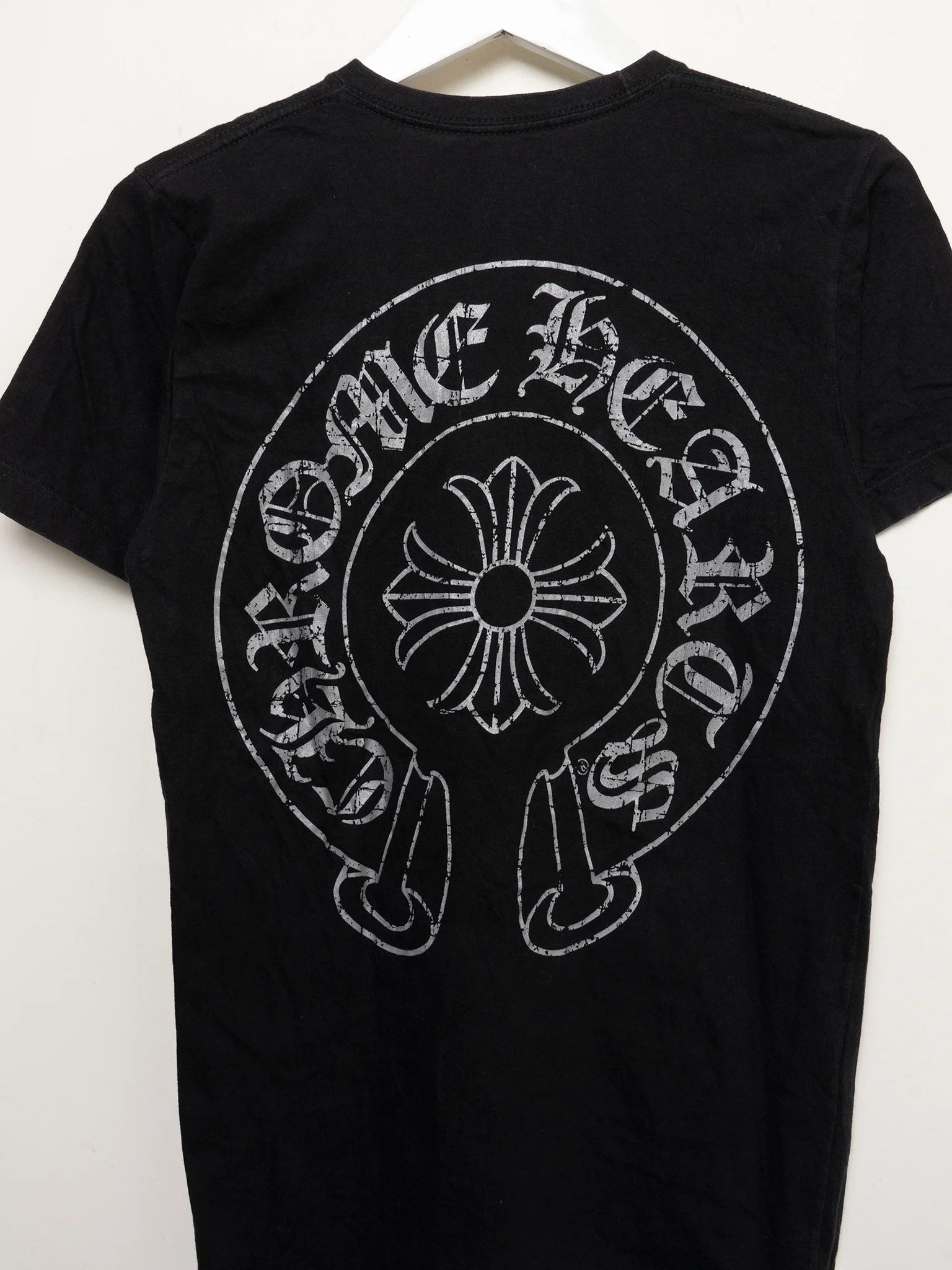 Cracked Horseshoe T-shirt - Image 4