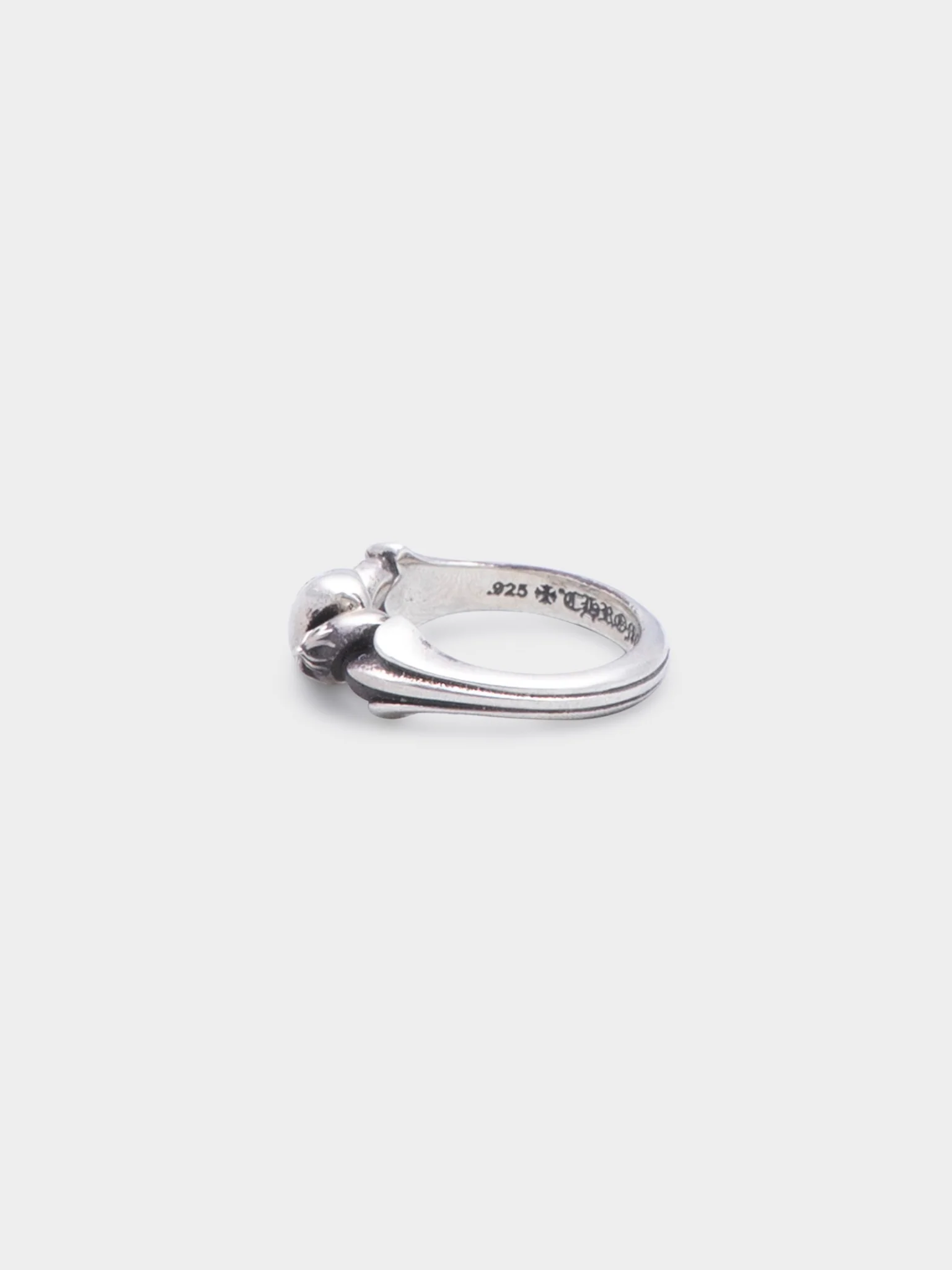 Tiny E Knot Ring - Image 3