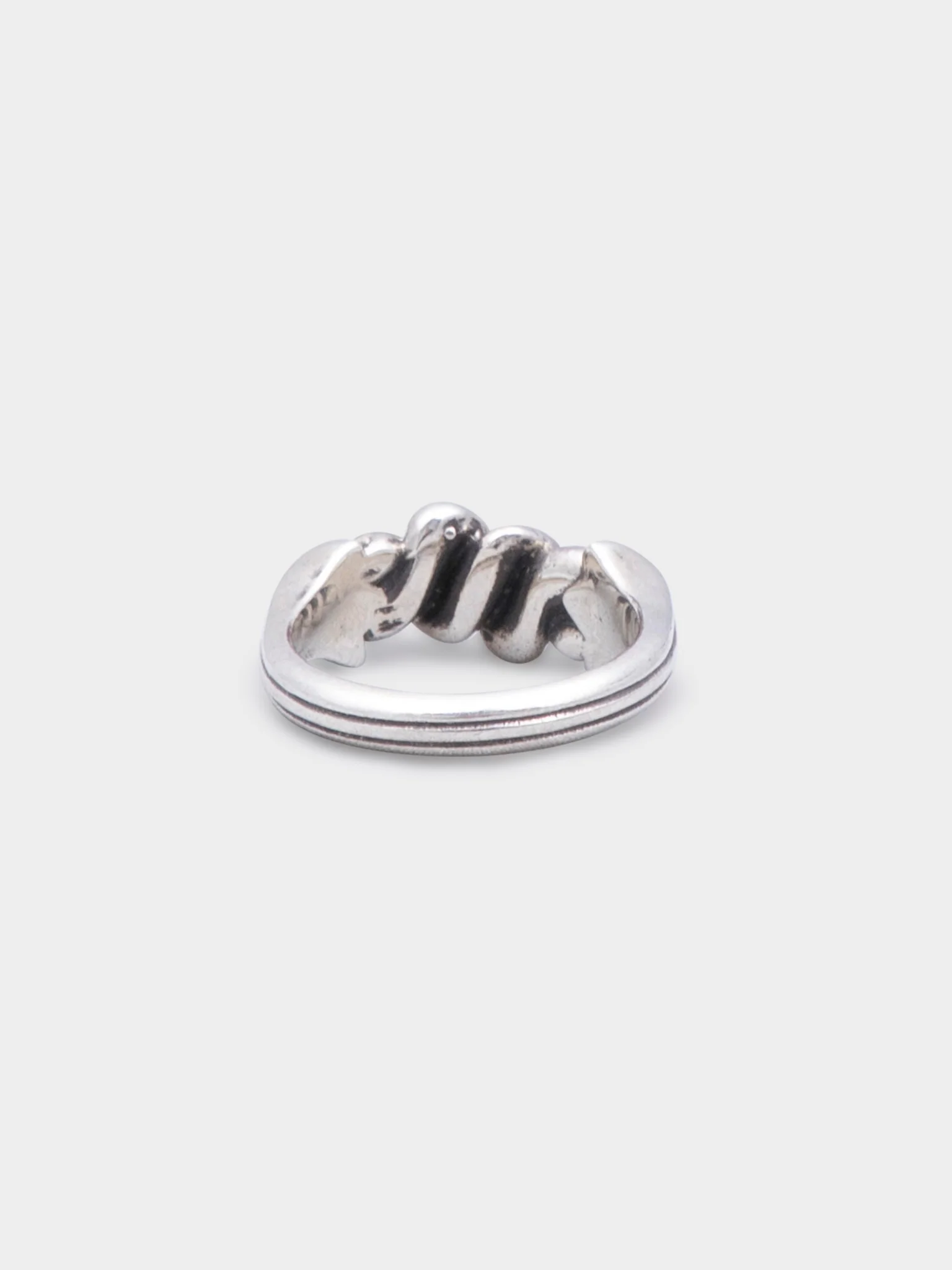 Tiny E Knot Ring - Image 4